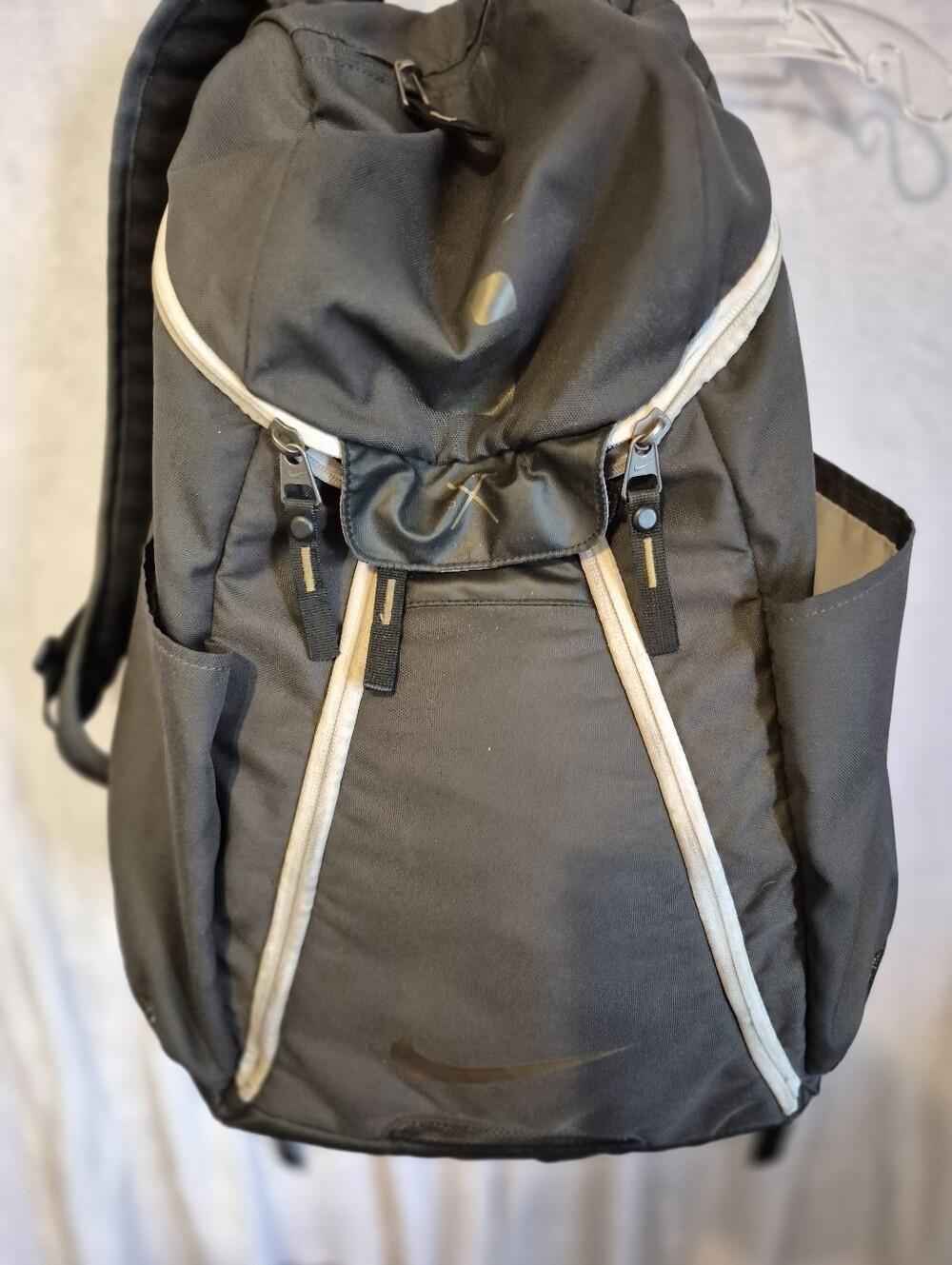 Nike Quad Zip Back Pack 19 X16 X6" .backpack , Silver, Gold